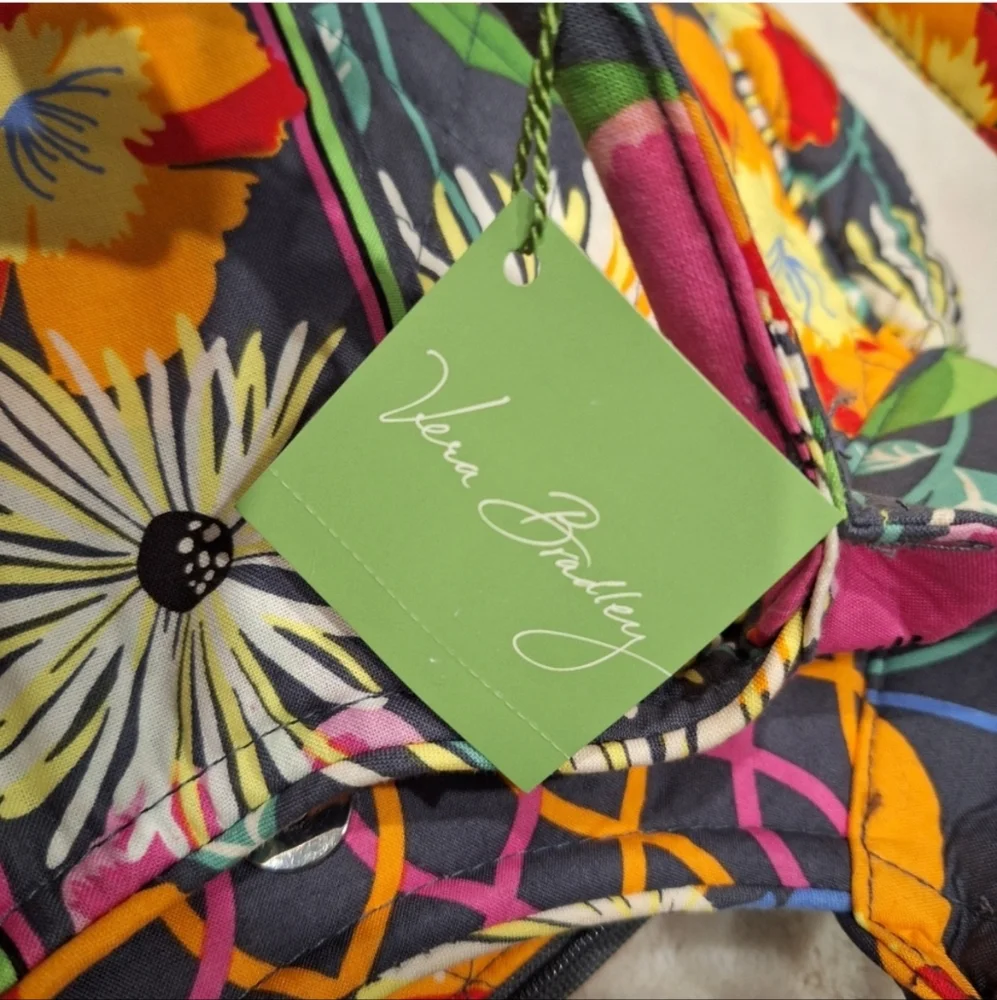 NWT Vera Bradley Two Way Tote & Wristlet Set - Picture 7 of 7